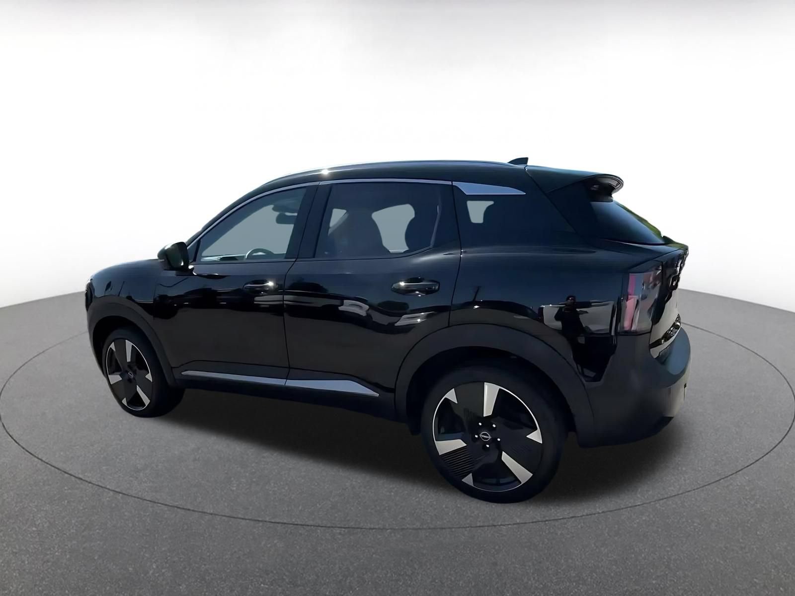 Used 2026 Nissan Kicks SR AWD/4WD image 9