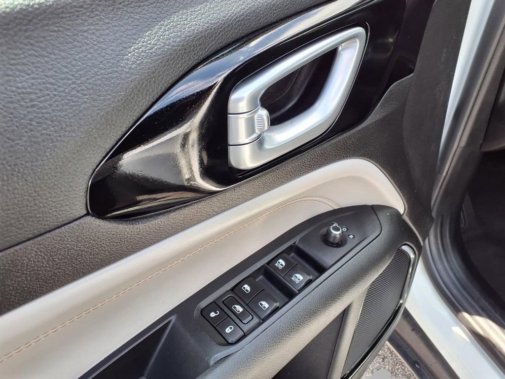 Used 2025 Jeep Compass Limited AWD/4WD image 18