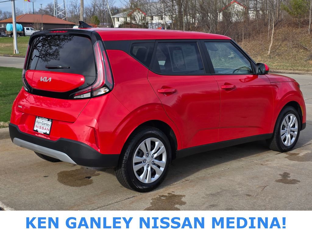 Used 2023 Kia Soul LX image 3