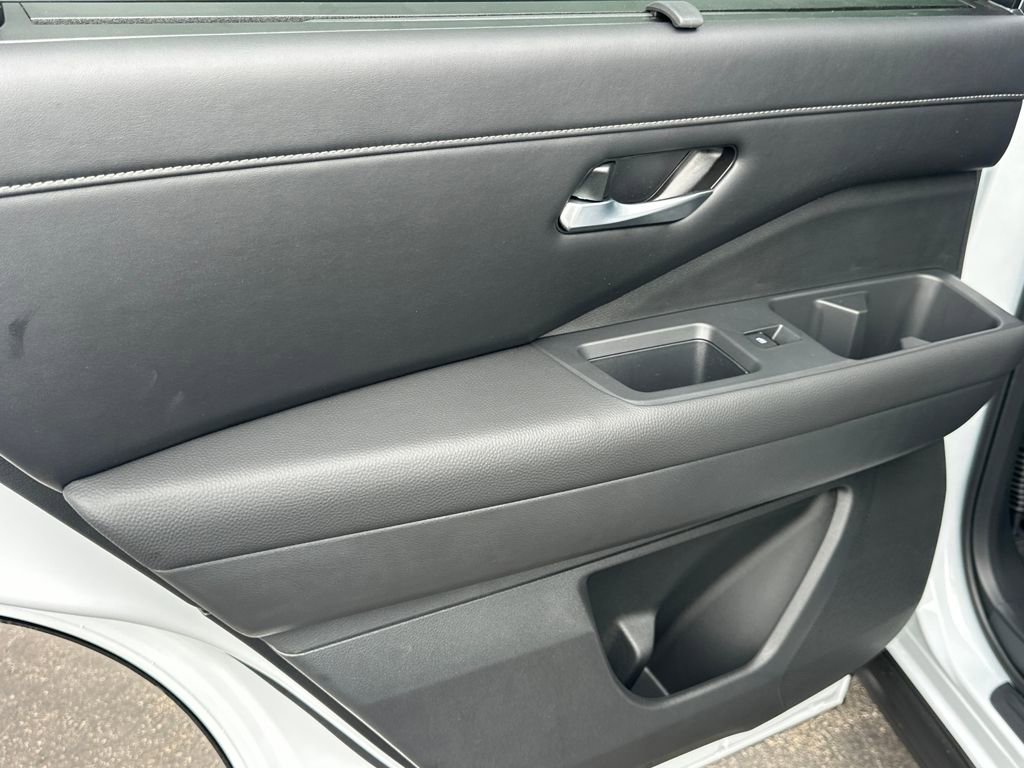 New 2026 Nissan Pathfinder SL image 14