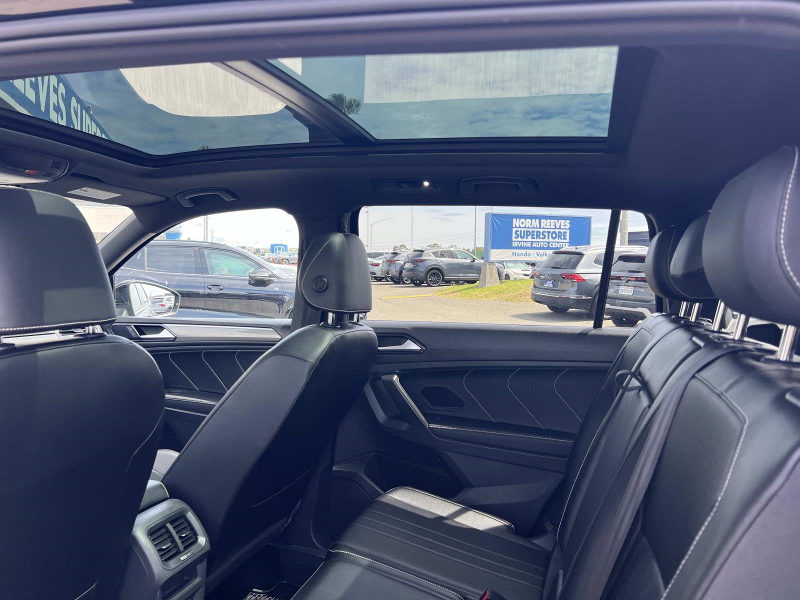 Certified 2022 Volkswagen Tiguan SE R-Line FWD image 22