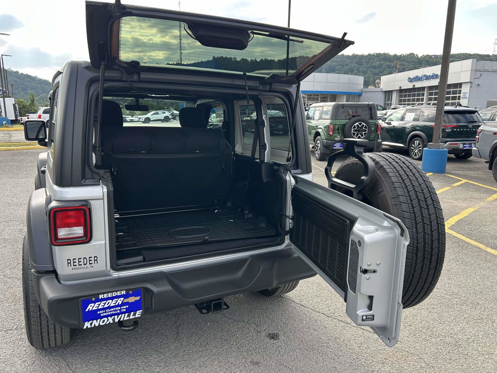 Used 2023 Jeep Wrangler Sport AWD/4WD image 12
