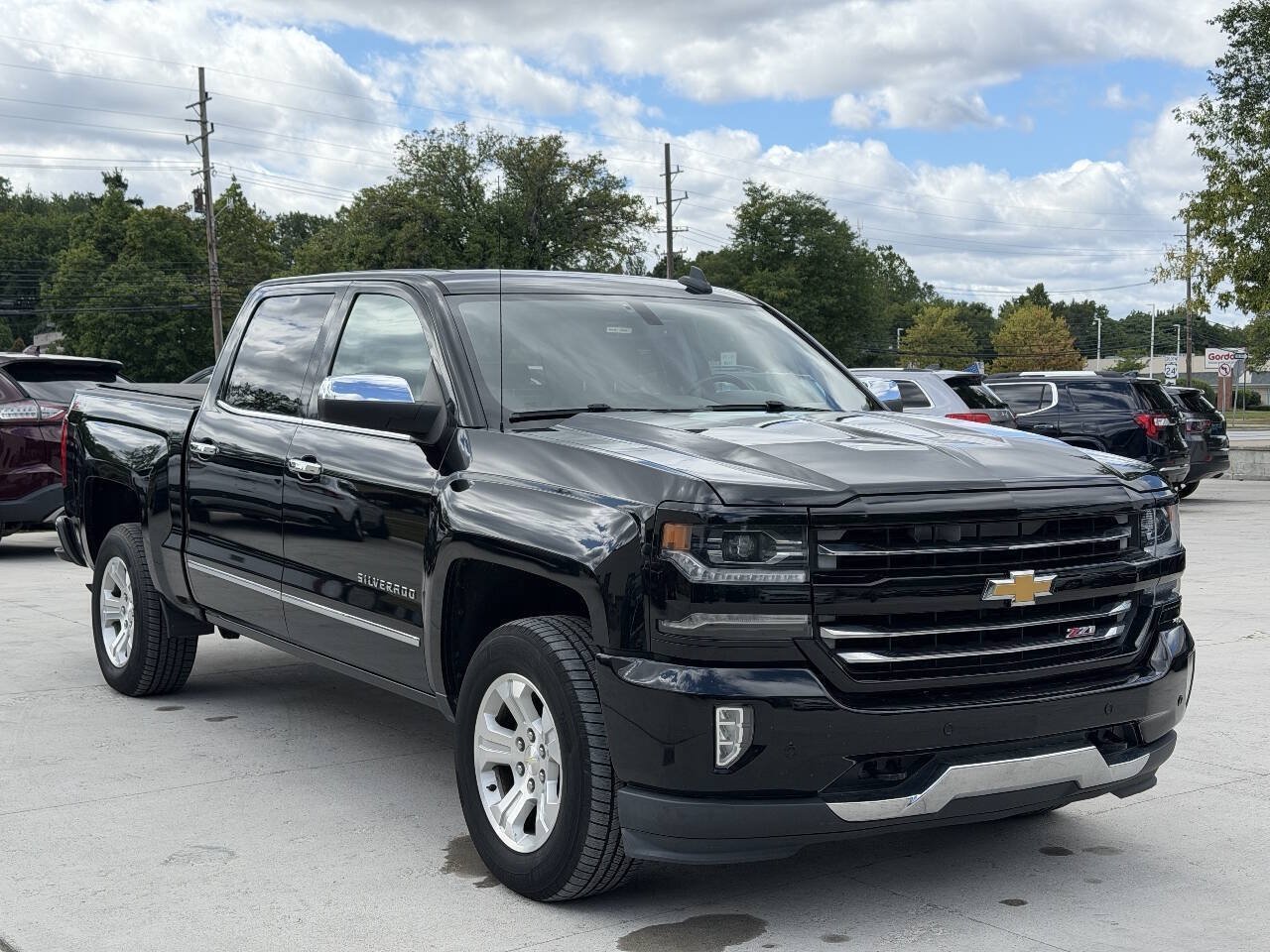 Used 2017 Chevrolet Silverado 1500 LTZ Z71 w/ LTZ Plus Package AWD/4WD image 4