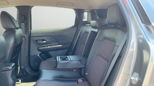 Used 2025 Nissan Kicks SR FWD image 20