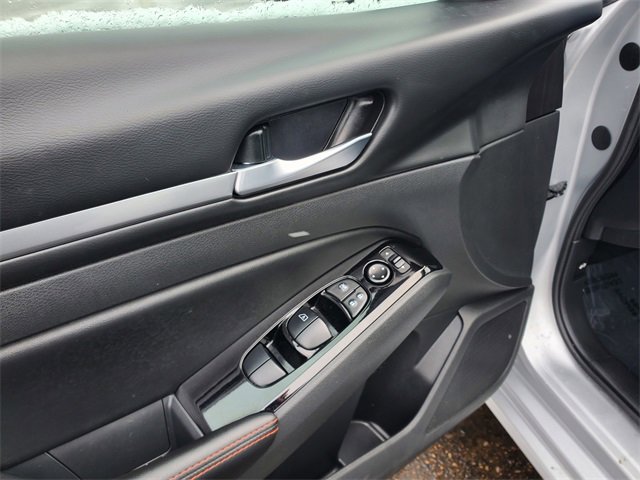 Used 2024 Nissan Altima 2.5 SR image 9