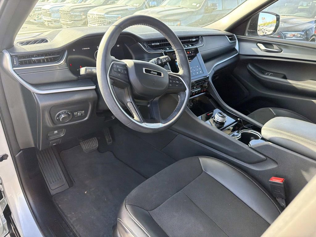 Used 2023 Jeep Grand Cherokee L Laredo image 25