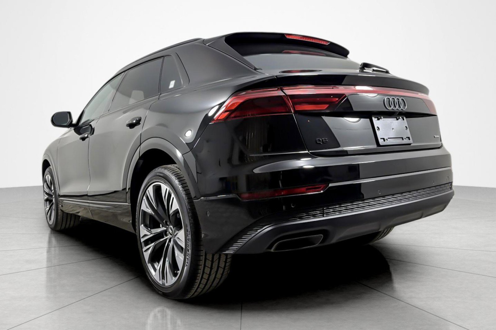 Used 2025 Audi Q8 Premium w/ Black Optic Package AWD/4WD image 3