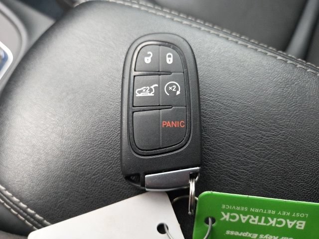 Used 2022 Jeep Cherokee Limited w/ Trailer Tow Group AWD/4WD image 9