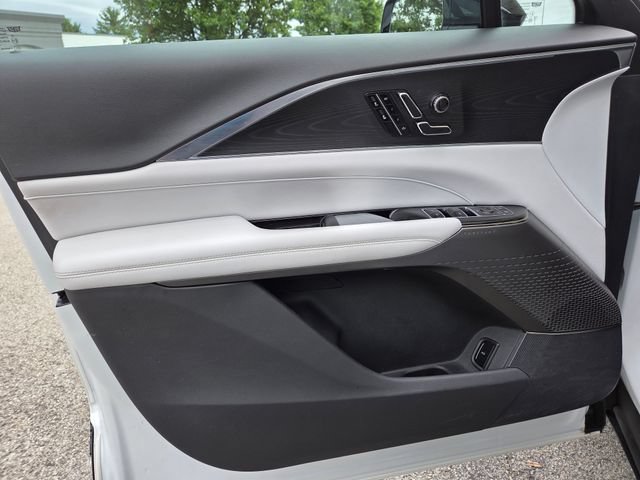 Used 2024 Cadillac Lyriq Luxury AWD/4WD image 19