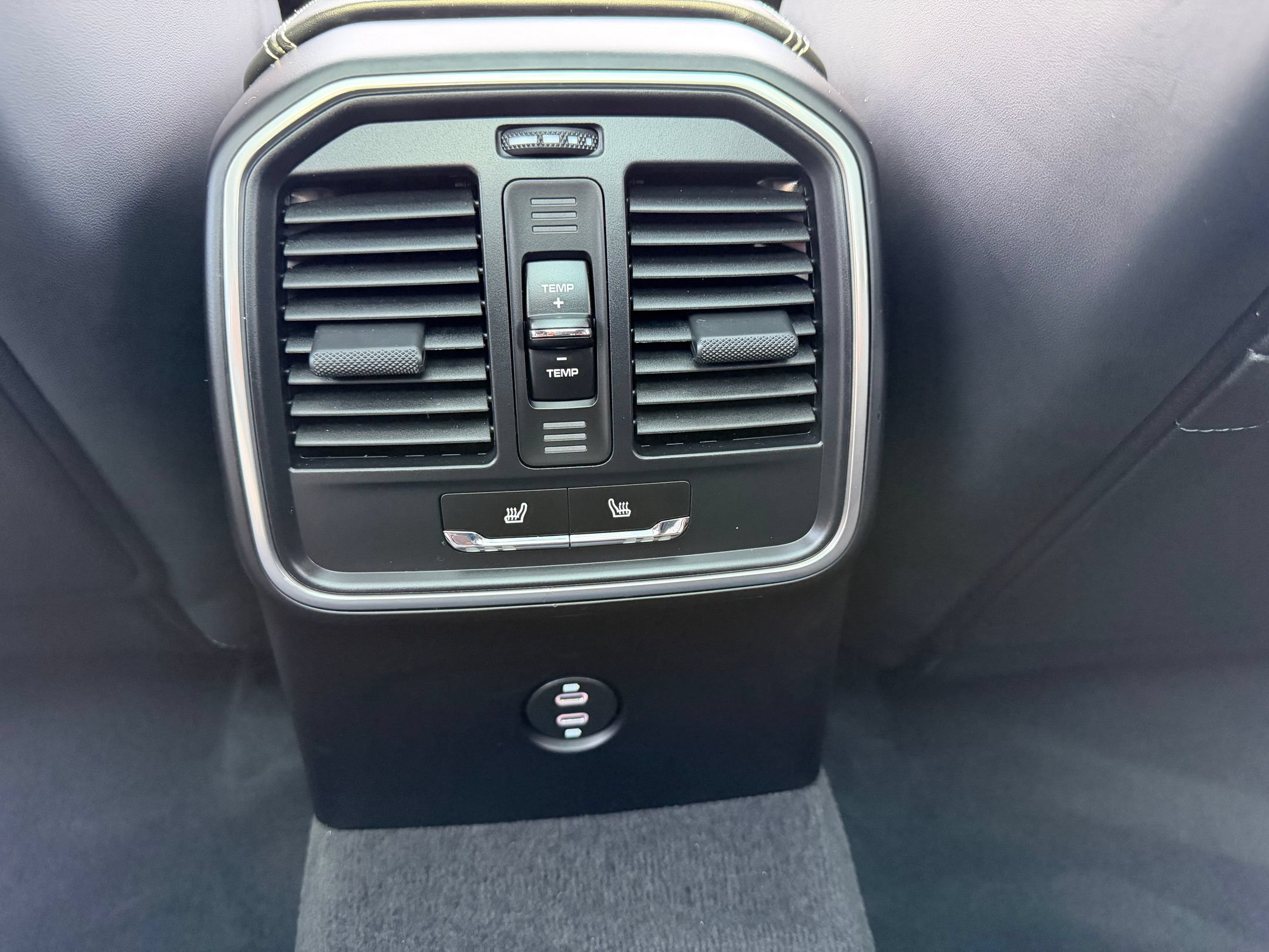 Certified 2024 Porsche Macan S AWD/4WD image 24