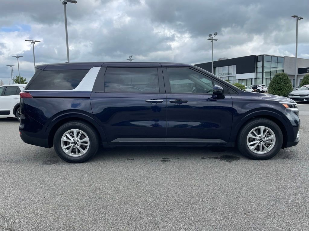 Used 2024 Kia Carnival LX image 9