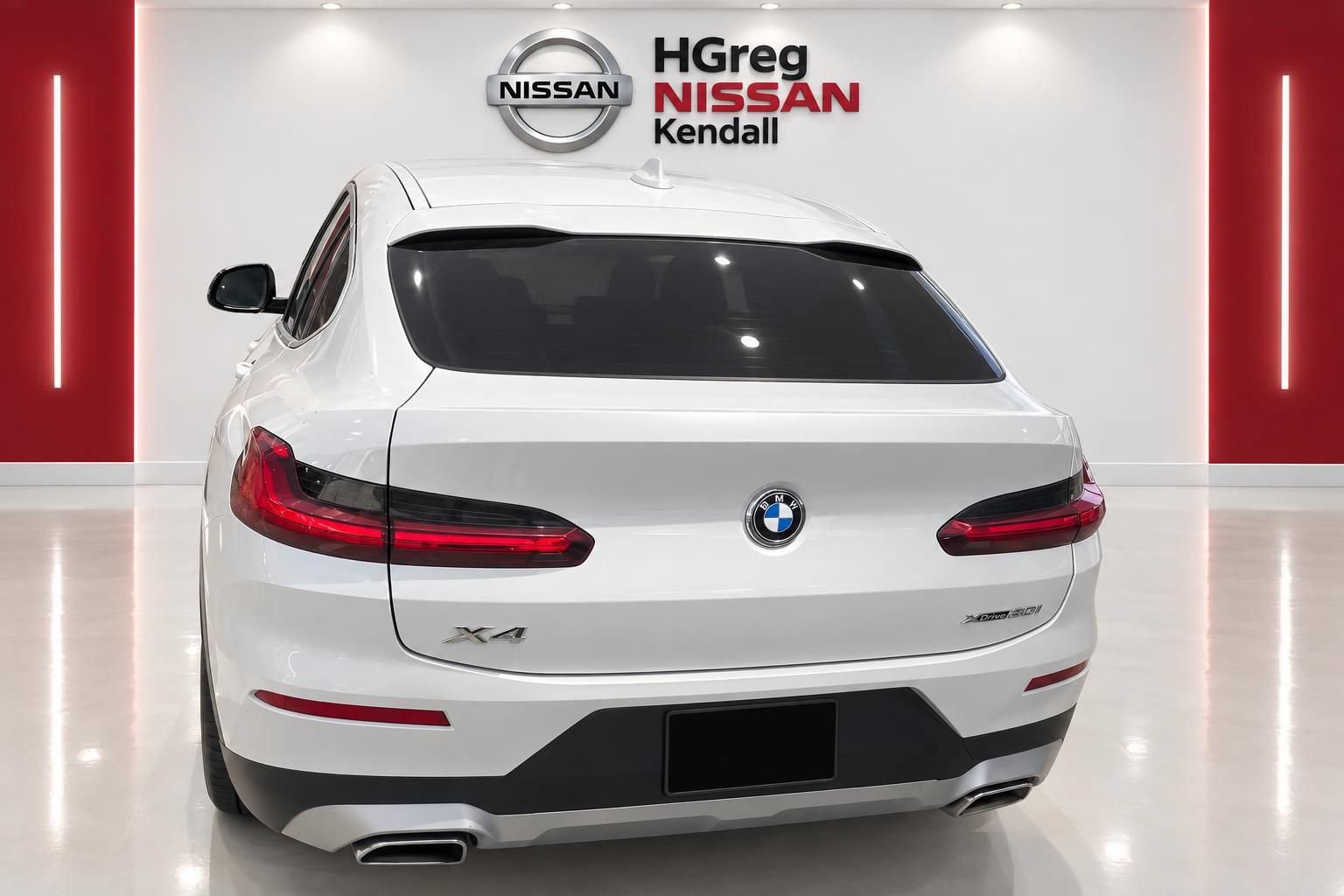 Used 2022 BMW X4 xDrive30i w/ Parking Assistance Package AWD/4WD image 6