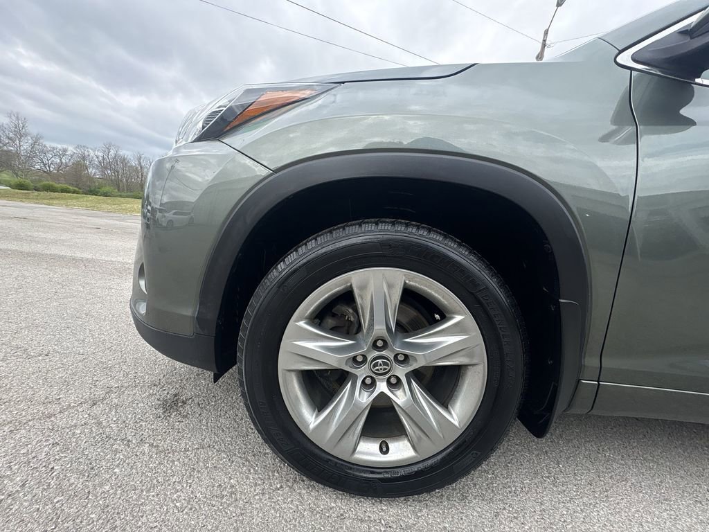 Used 2019 Toyota Highlander Limited image 18