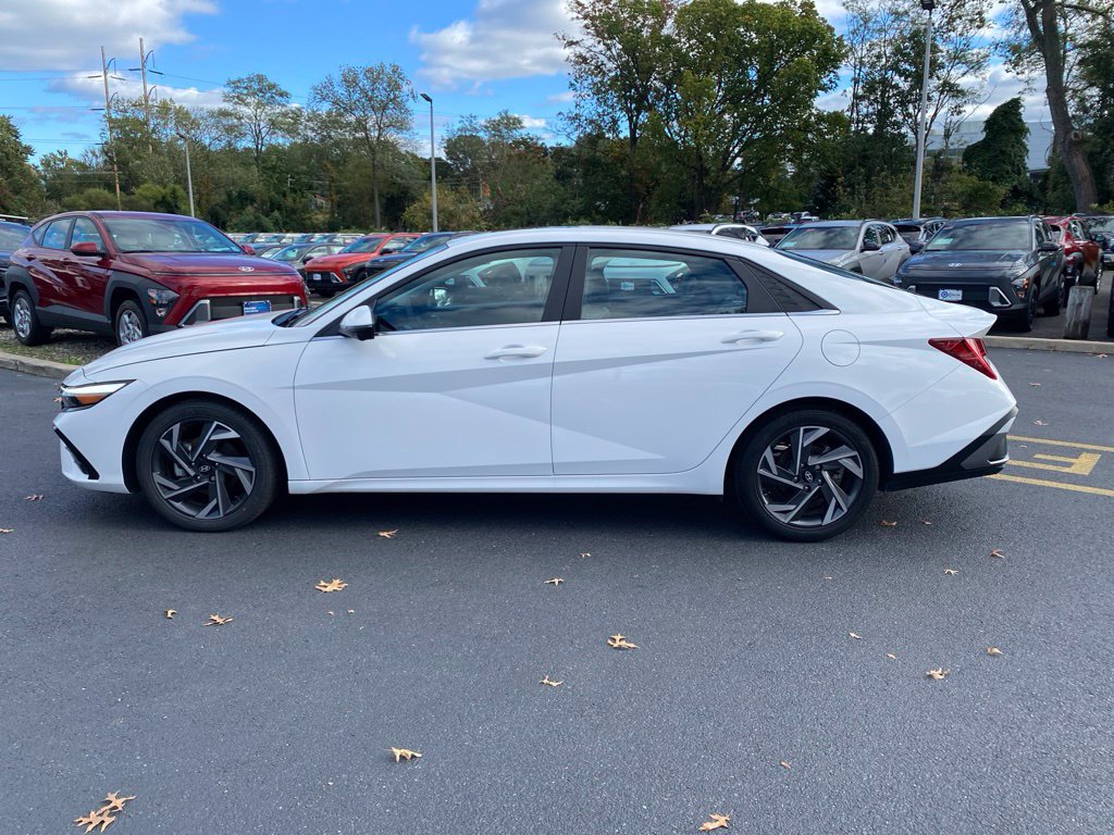 Certified 2024 Hyundai Elantra Limited FWD image 7