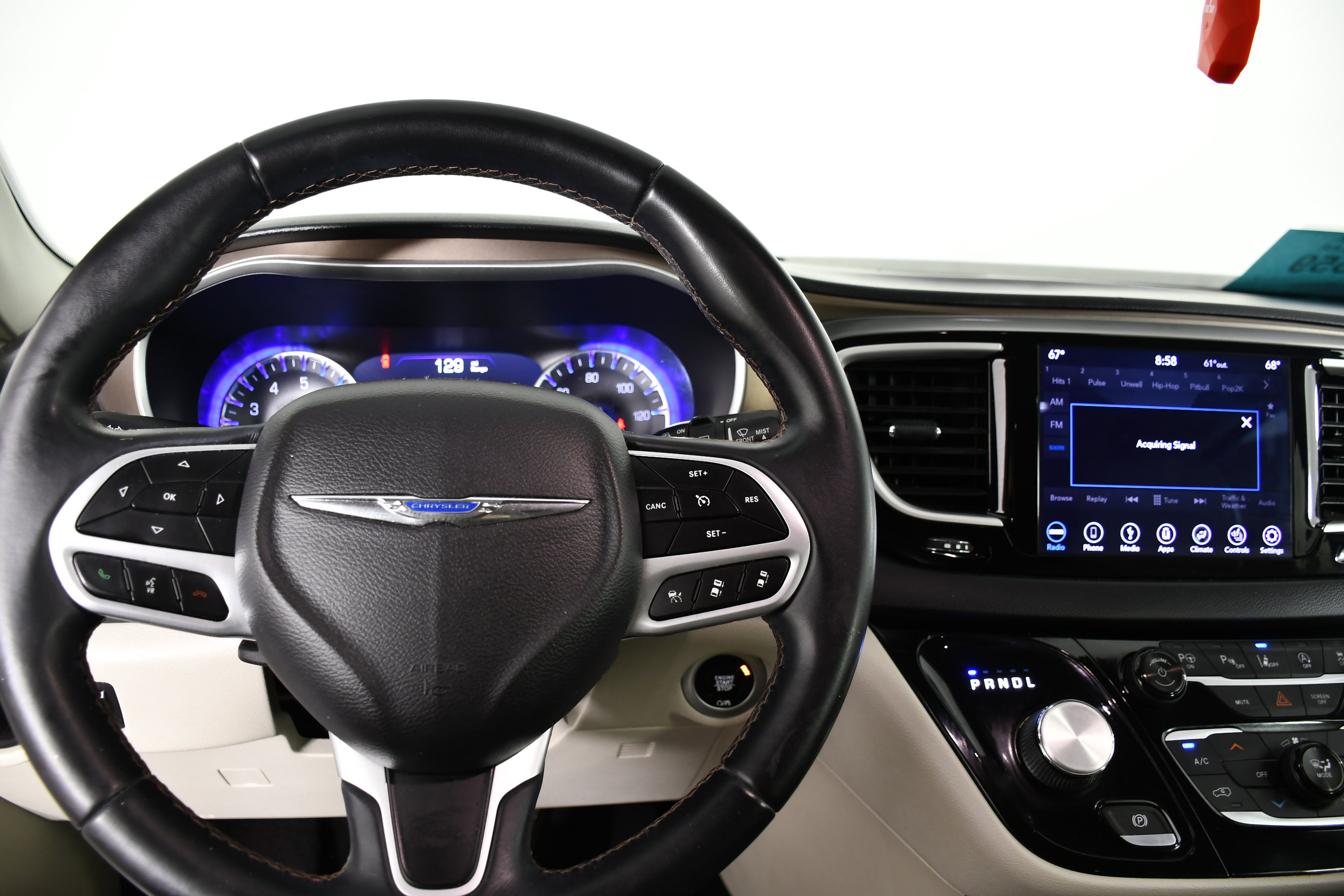 Used 2018 Chrysler Pacifica Touring-L w/ Advanced Safetytec Group FWD image 16