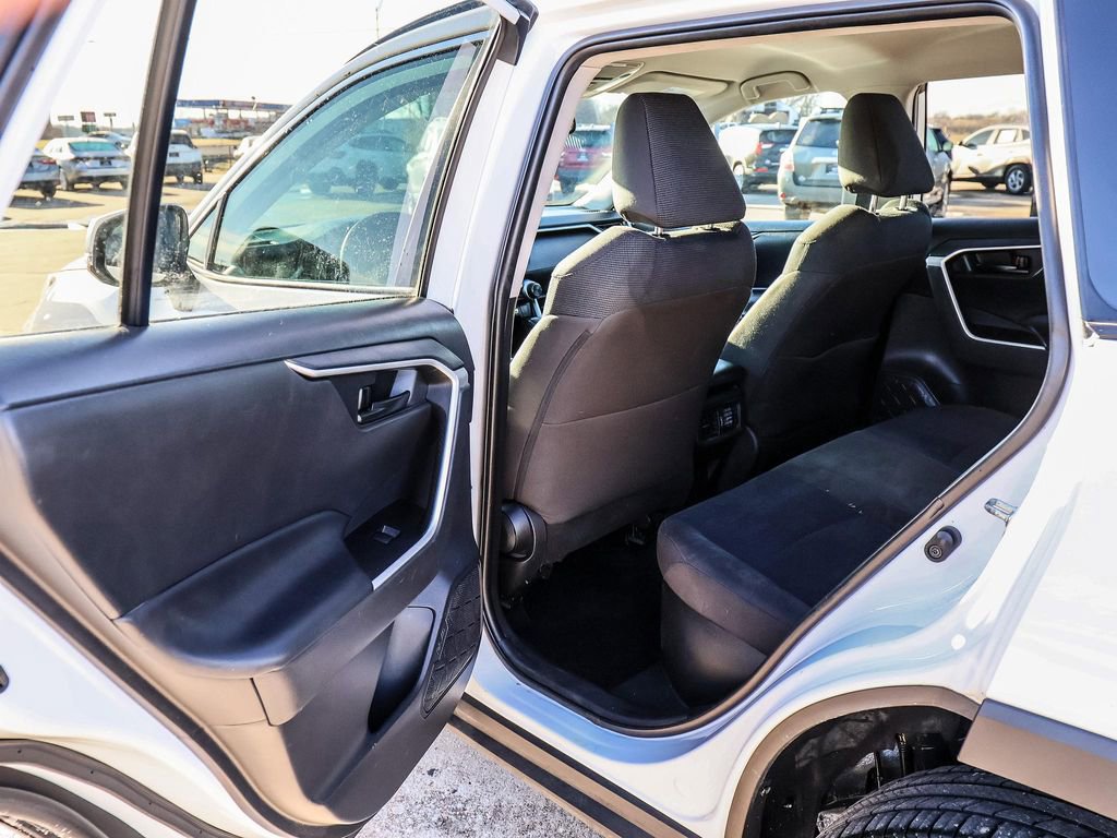 Used 2022 Toyota RAV4 LE image 24