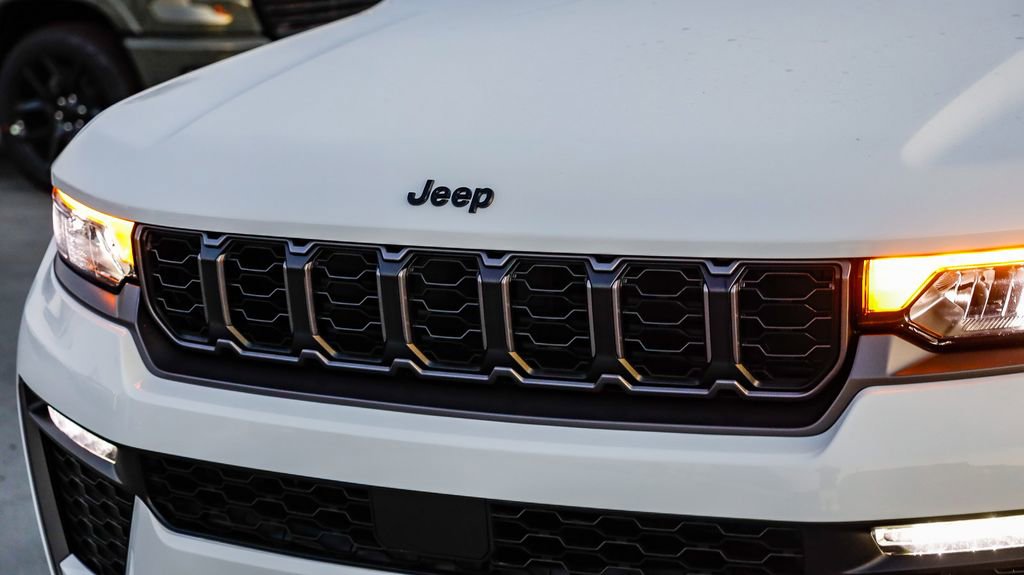 New 2026 Jeep Grand Cherokee Limited w/ Limited Altitude Package image 5
