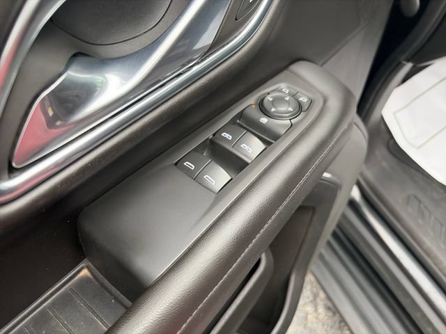 Used 2023 GMC Yukon SLE AWD/4WD image 11