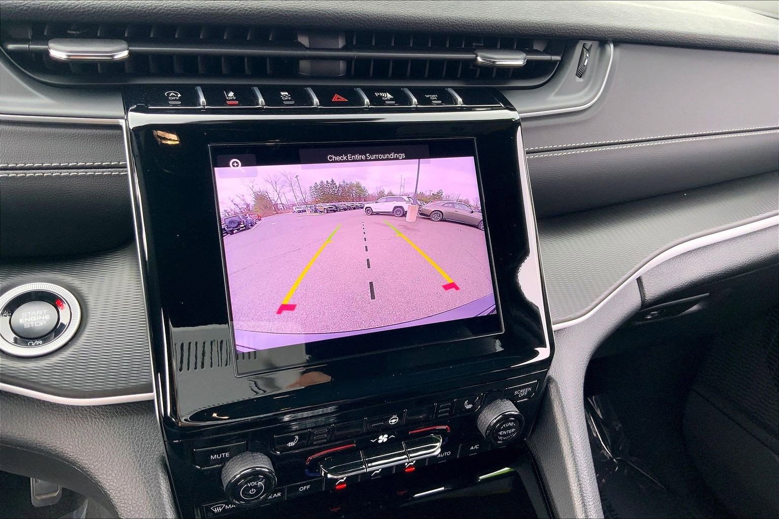 Certified 2025 Jeep Grand Cherokee Altitude image 27