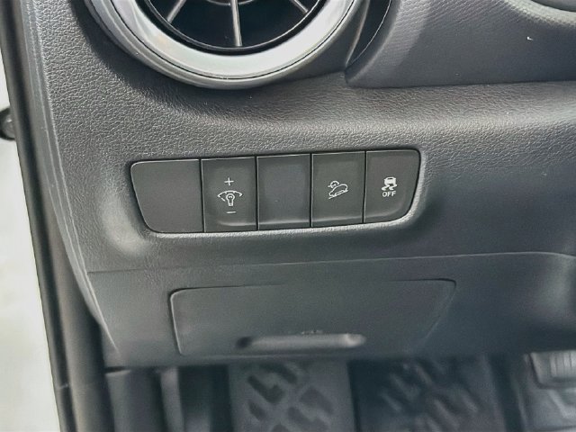 Used 2023 Hyundai Kona SE AWD/4WD image 15