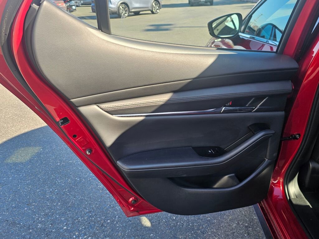 Used 2023 MAZDA MAZDA3 s image 19