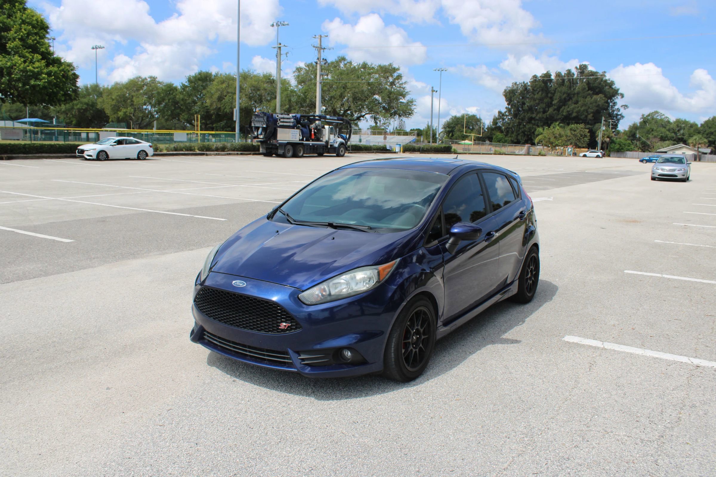 Used 2016 Ford Fiesta ST FWD image 1
