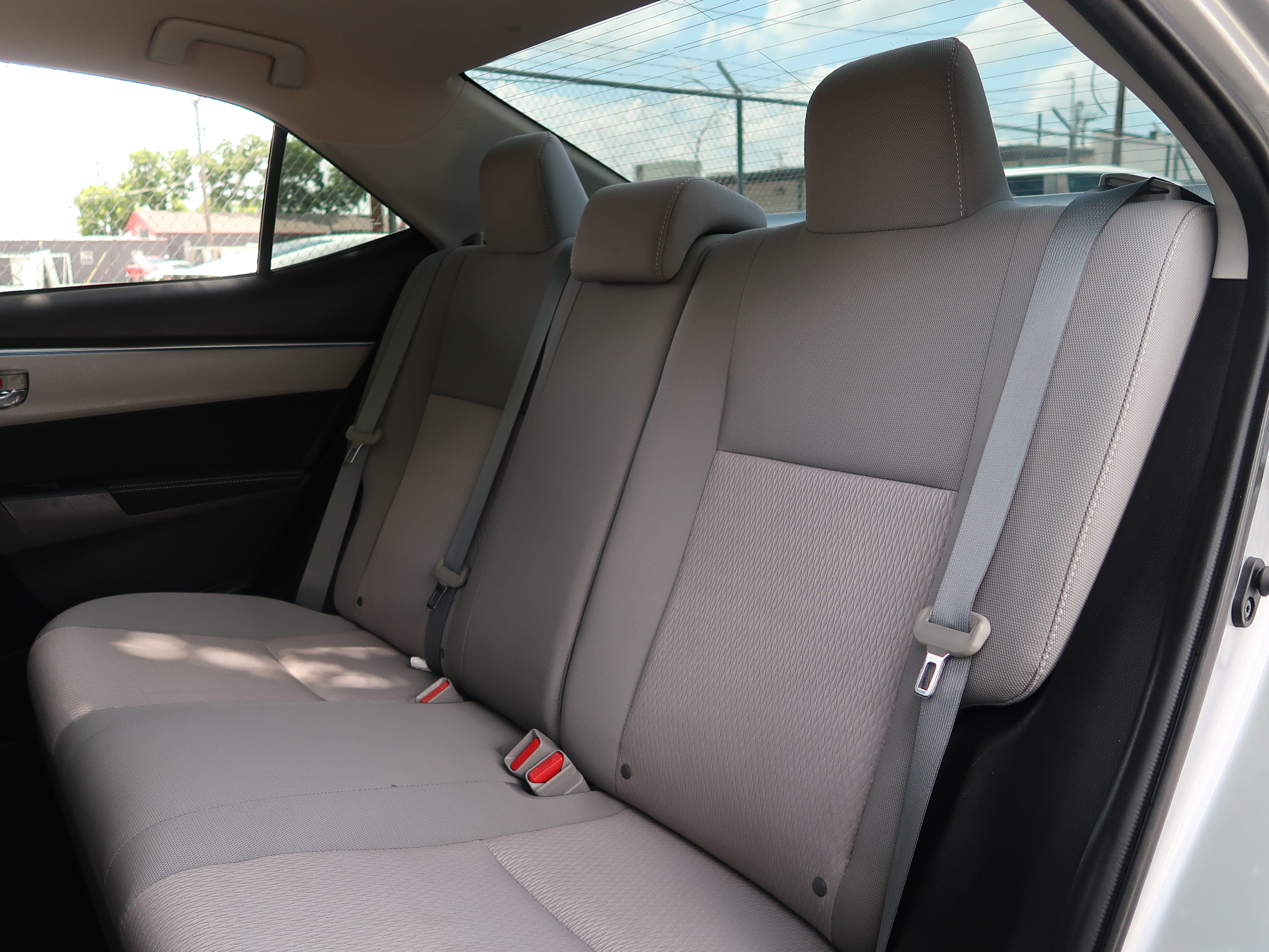 Used 2014 Toyota Corolla LE FWD image 30