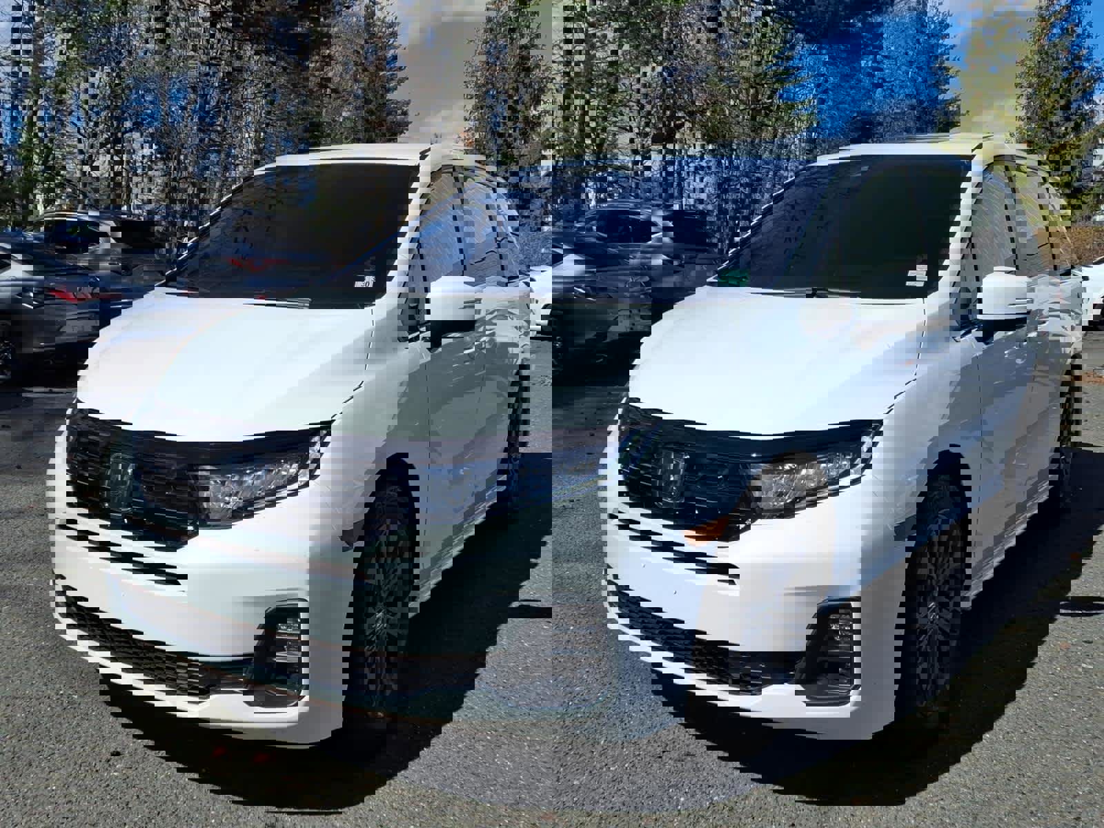 Used 2025 Honda Odyssey Touring image 3