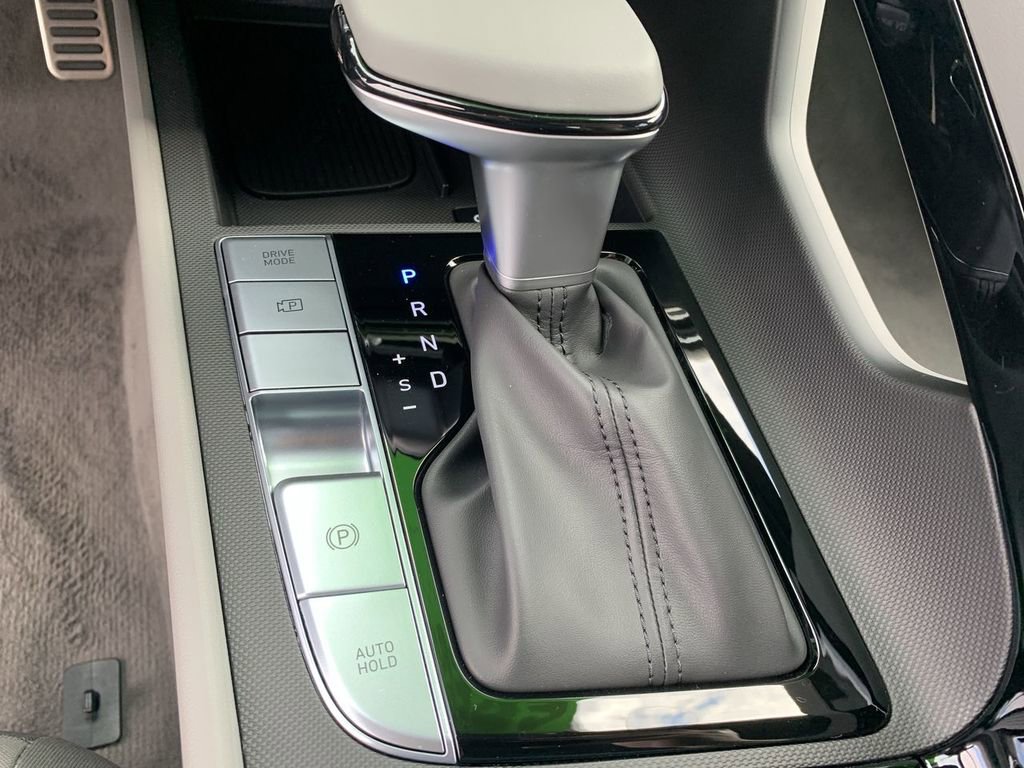 New 2025 Hyundai Elantra SEL FWD image 21