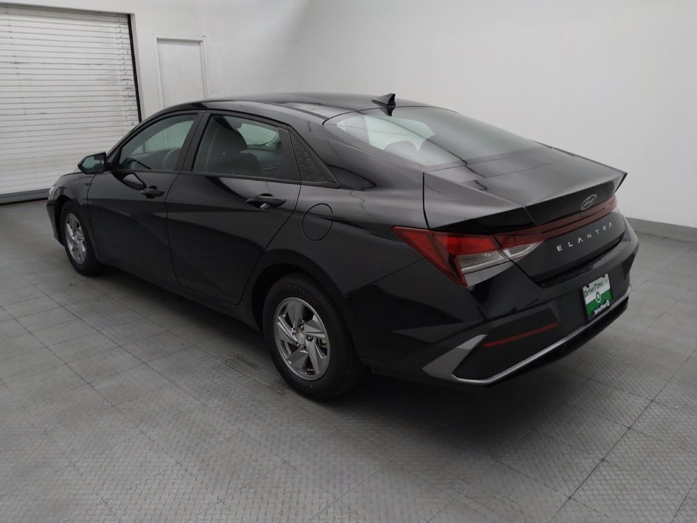 Used 2025 Hyundai Elantra SE FWD image 5