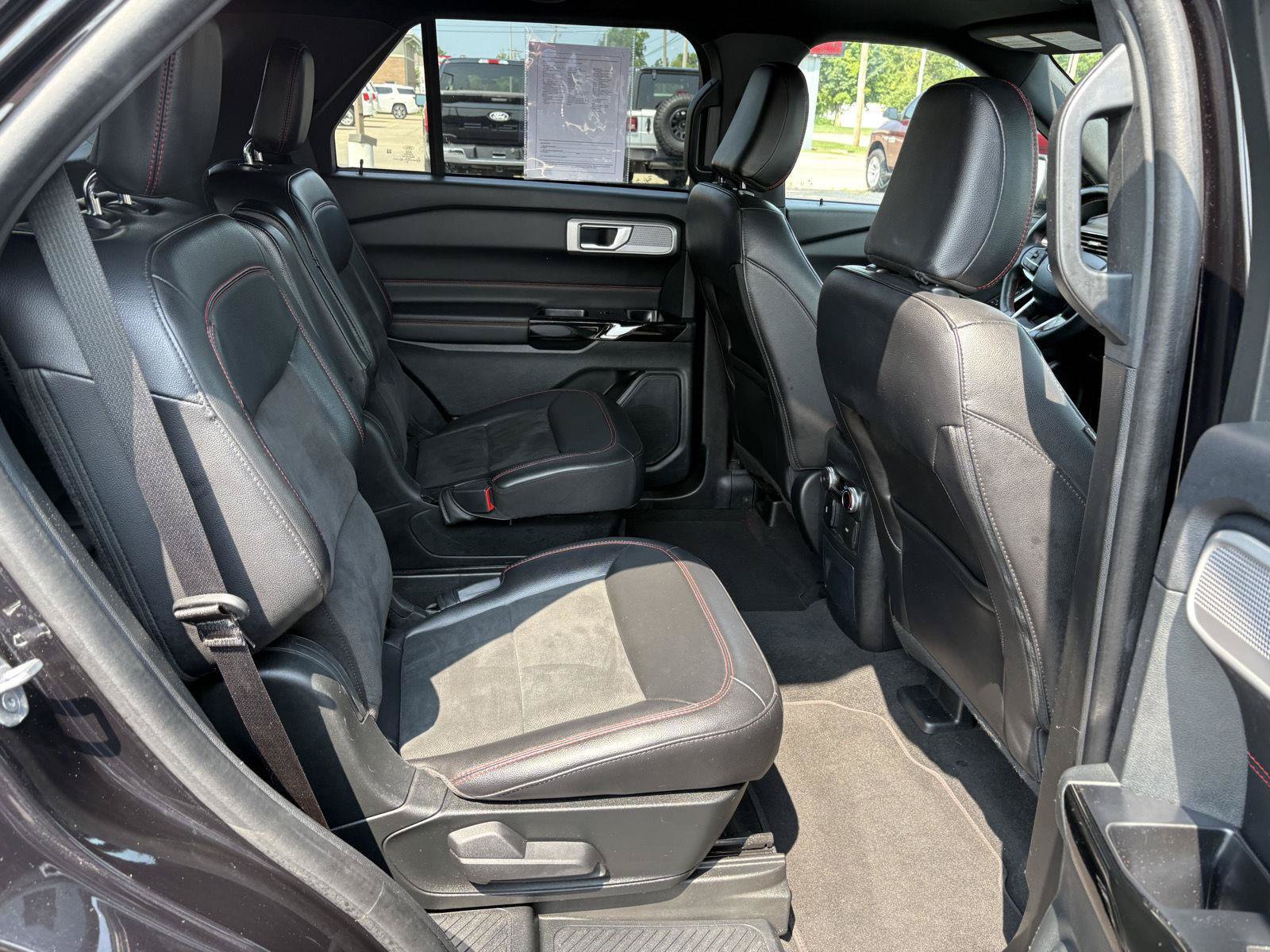 Used 2023 Ford Explorer ST-Line w/ Class IV Trailer Tow Package AWD/4WD image 20