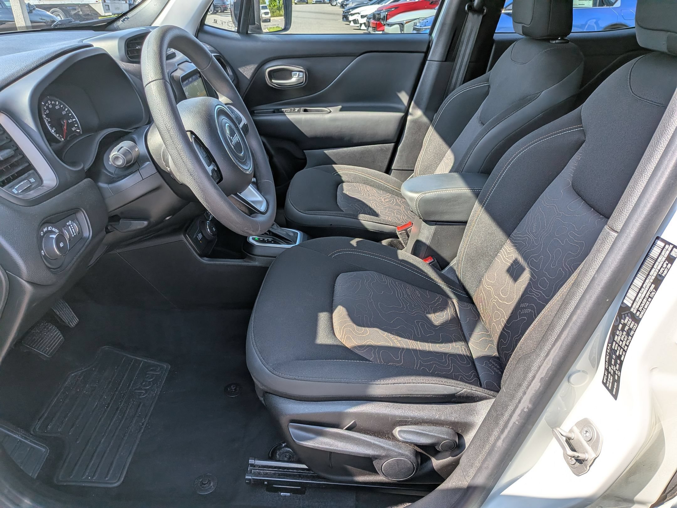 Used 2023 Jeep Renegade Latitude AWD/4WD image 14
