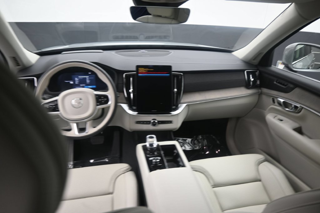Used 2026 Volvo XC90 B6 Ultra w/ Protection Package AWD/4WD image 15
