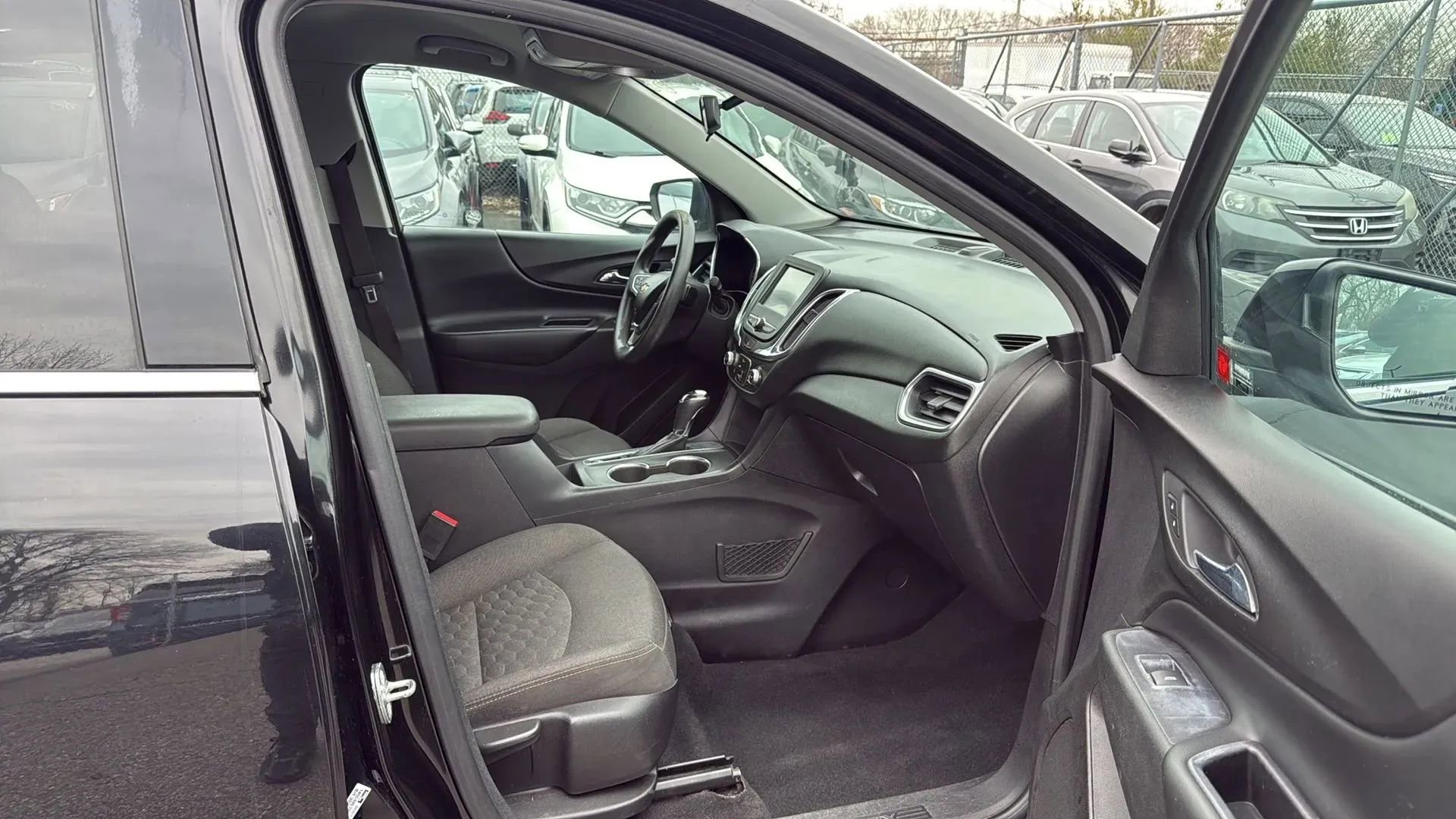 Used 2018 Chevrolet Equinox LT image 25