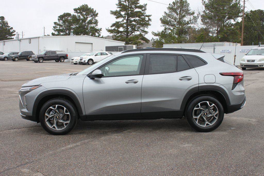 New 2026 Chevrolet Trax LT w/ Driver Confidence Package image 5