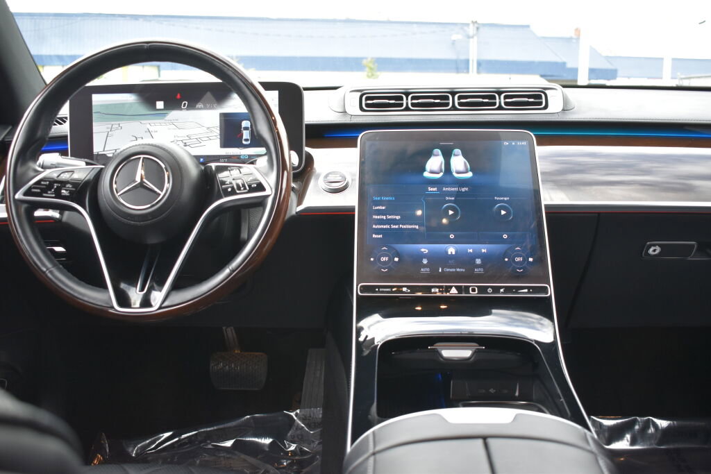 Used 2021 Mercedes-Benz S 580 4MATIC Sedan image 2