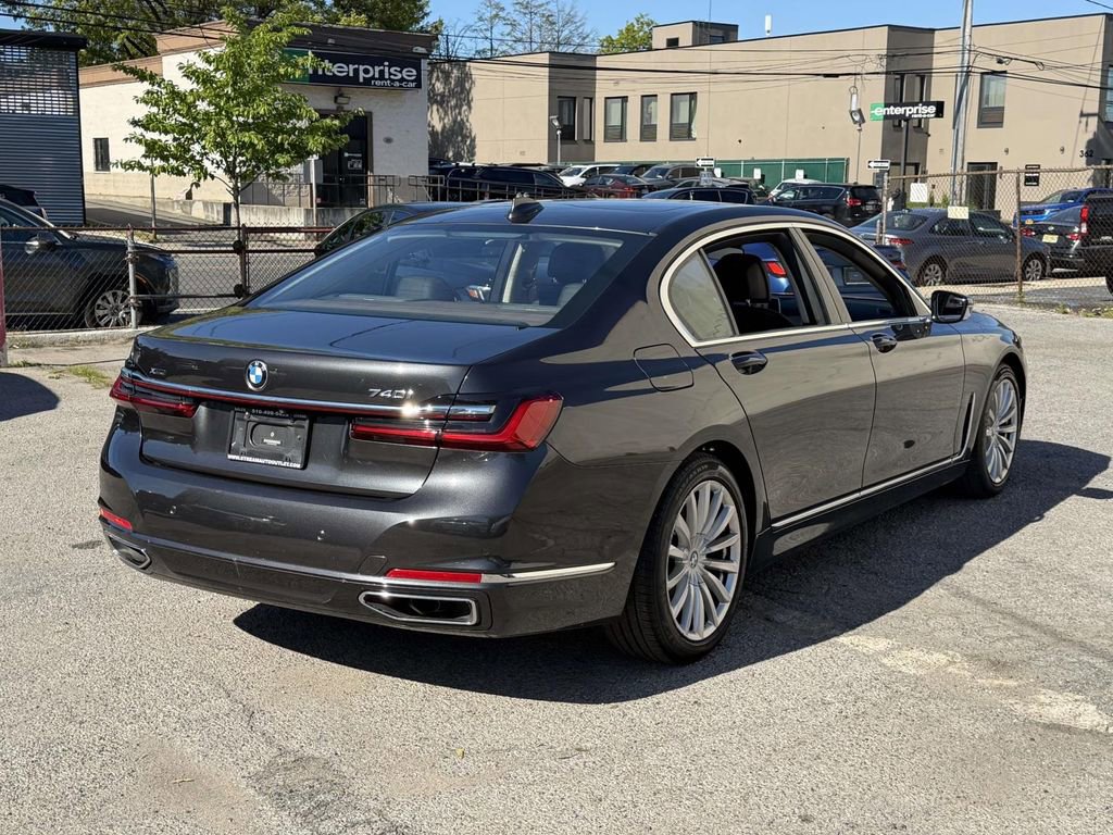 Used 2022 BMW 740i xDrive AWD/4WD image 8