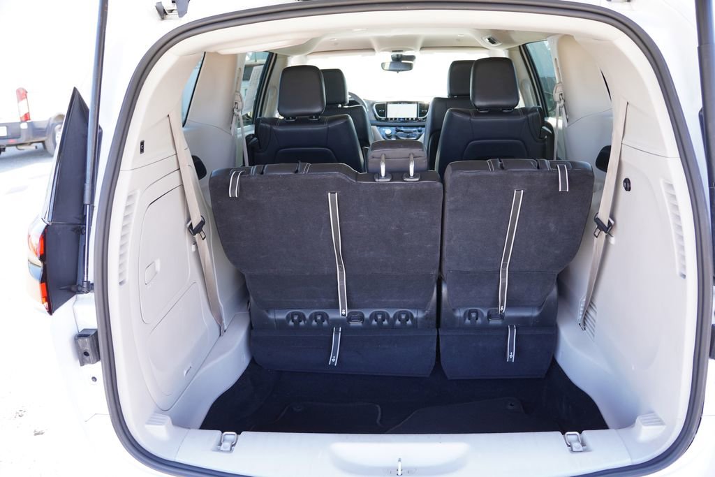 Certified 2024 Chrysler Pacifica Limited FWD image 23
