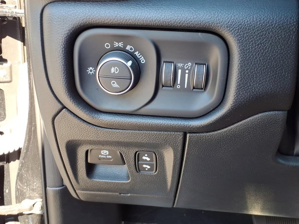 Used 2024 RAM 1500 Laramie AWD/4WD image 22