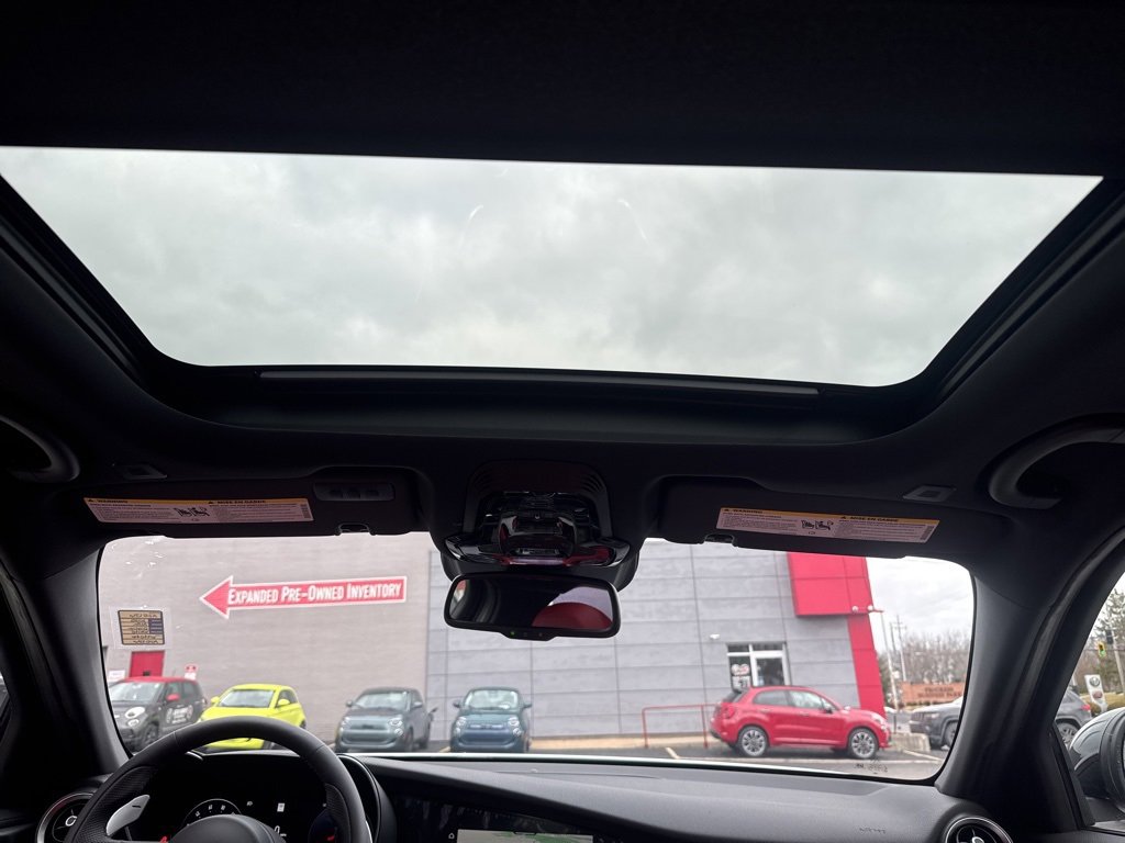 New 2025 Alfa Romeo Giulia AWD w/ Veloce Package AWD image 15