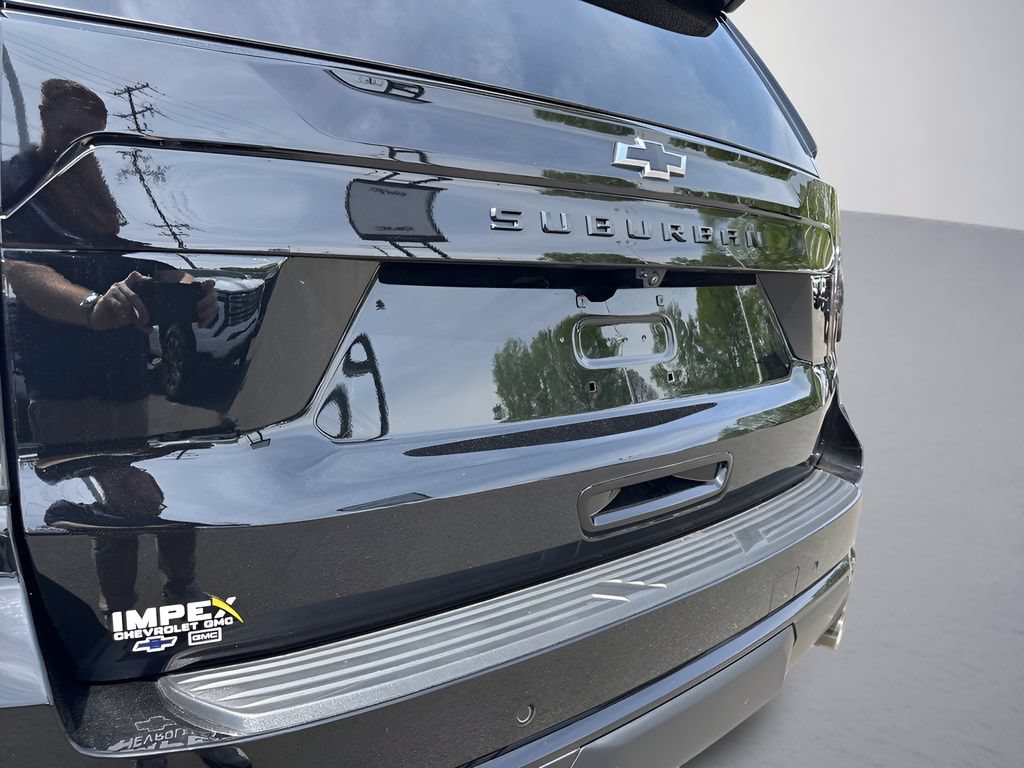 Used 2025 Chevrolet Suburban Z71 AWD/4WD image 36