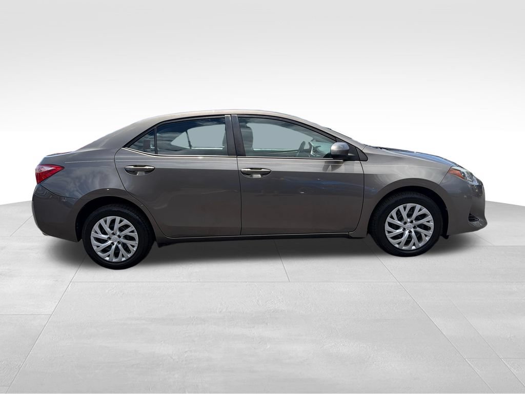Used 2018 Toyota Corolla LE FWD image 6