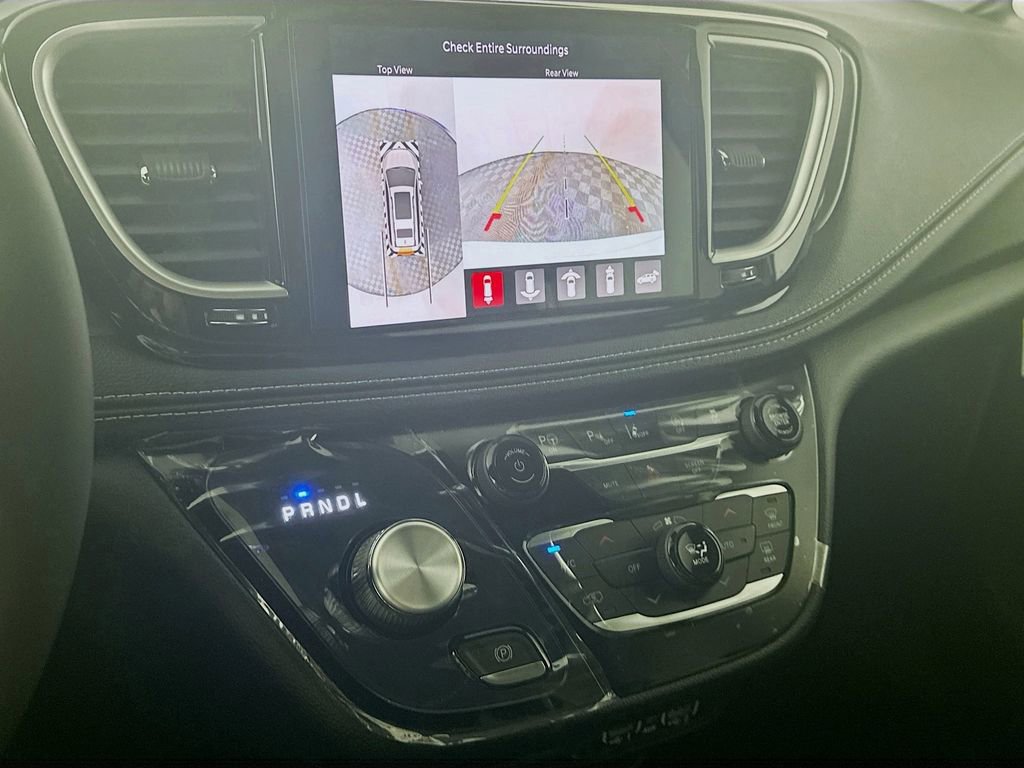 New 2025 Chrysler Pacifica Select w/ Fav Edition Package image 13