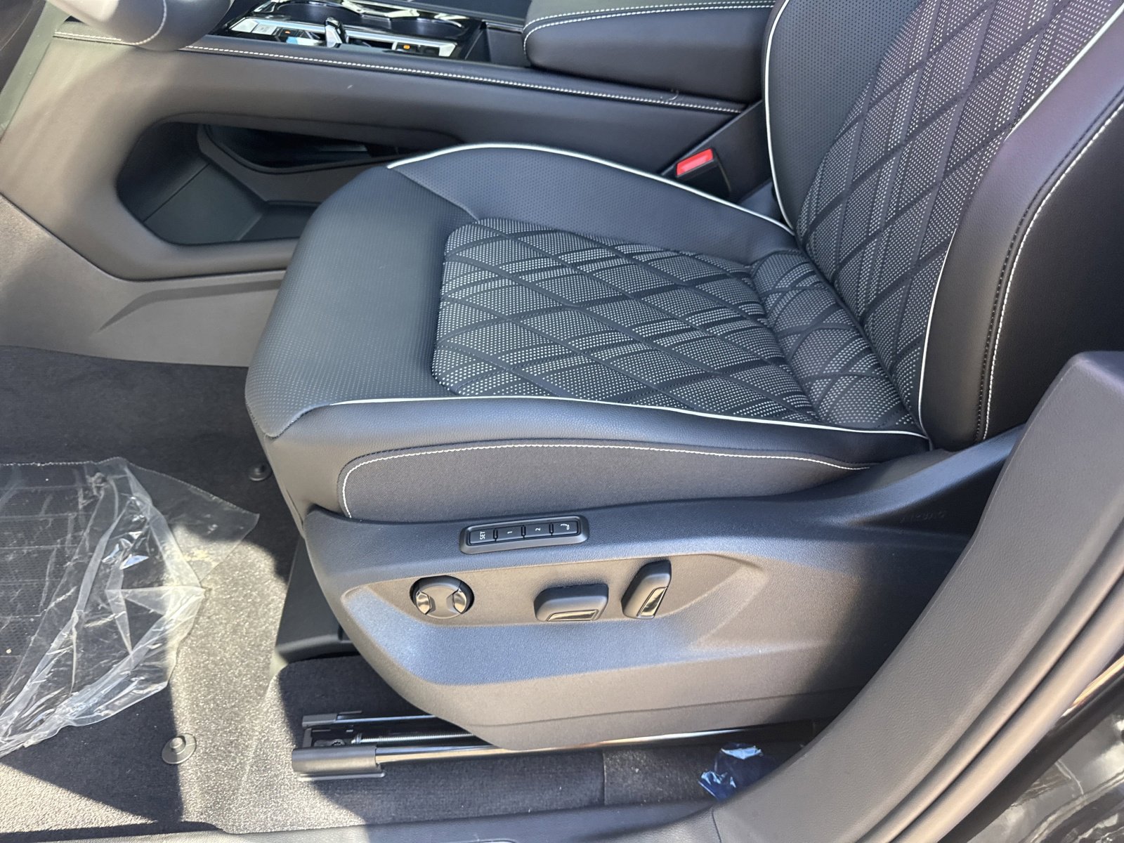 New 2026 Volkswagen Atlas SEL Premium R-Line image 15