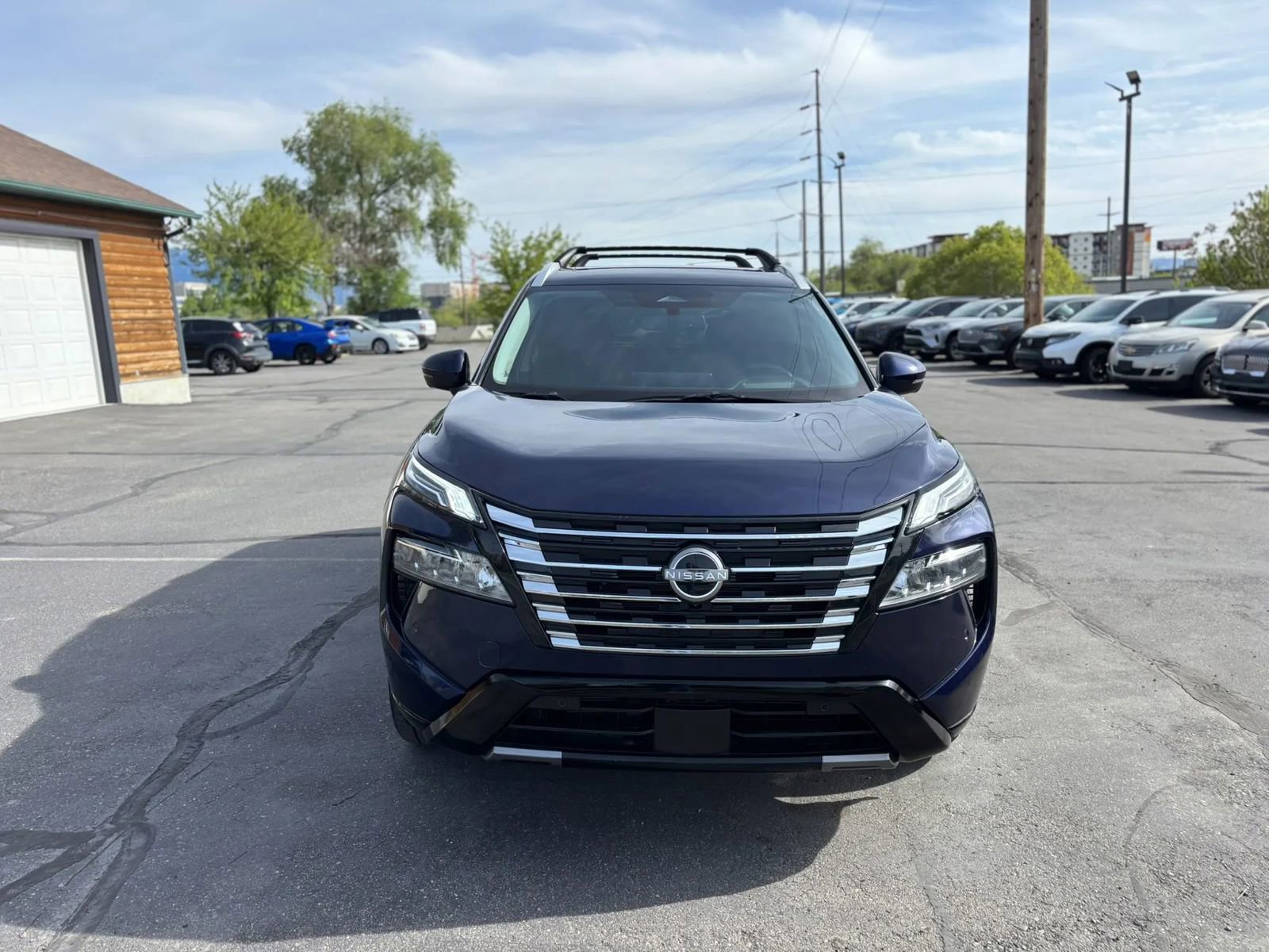 Used 2025 Nissan Rogue Platinum w/ Platinum Premium Package AWD/4WD image 2