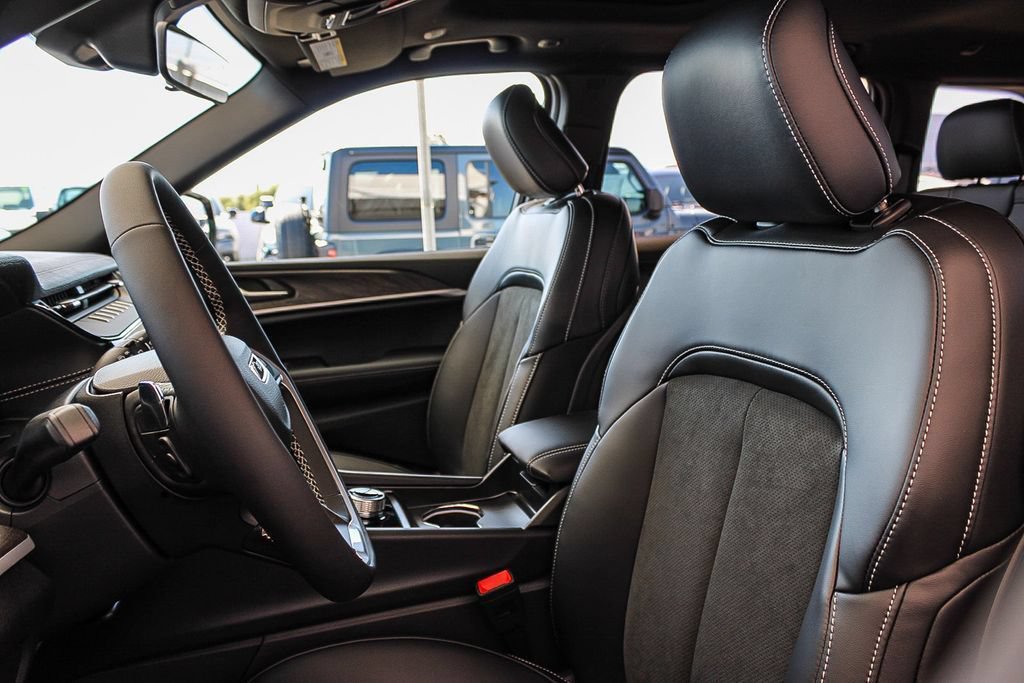 New 2026 Jeep Grand Cherokee Altitude RWD image 18