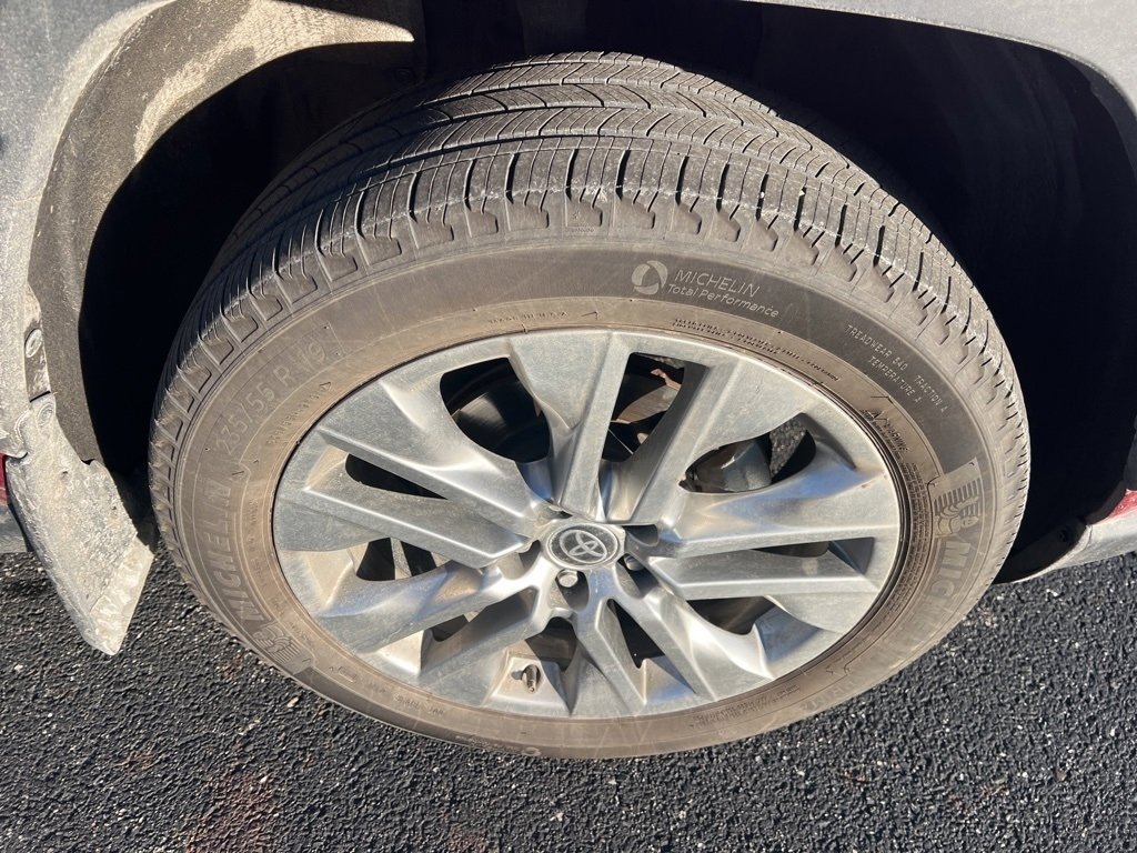 Used 2021 Toyota RAV4 XLE Premium image 23