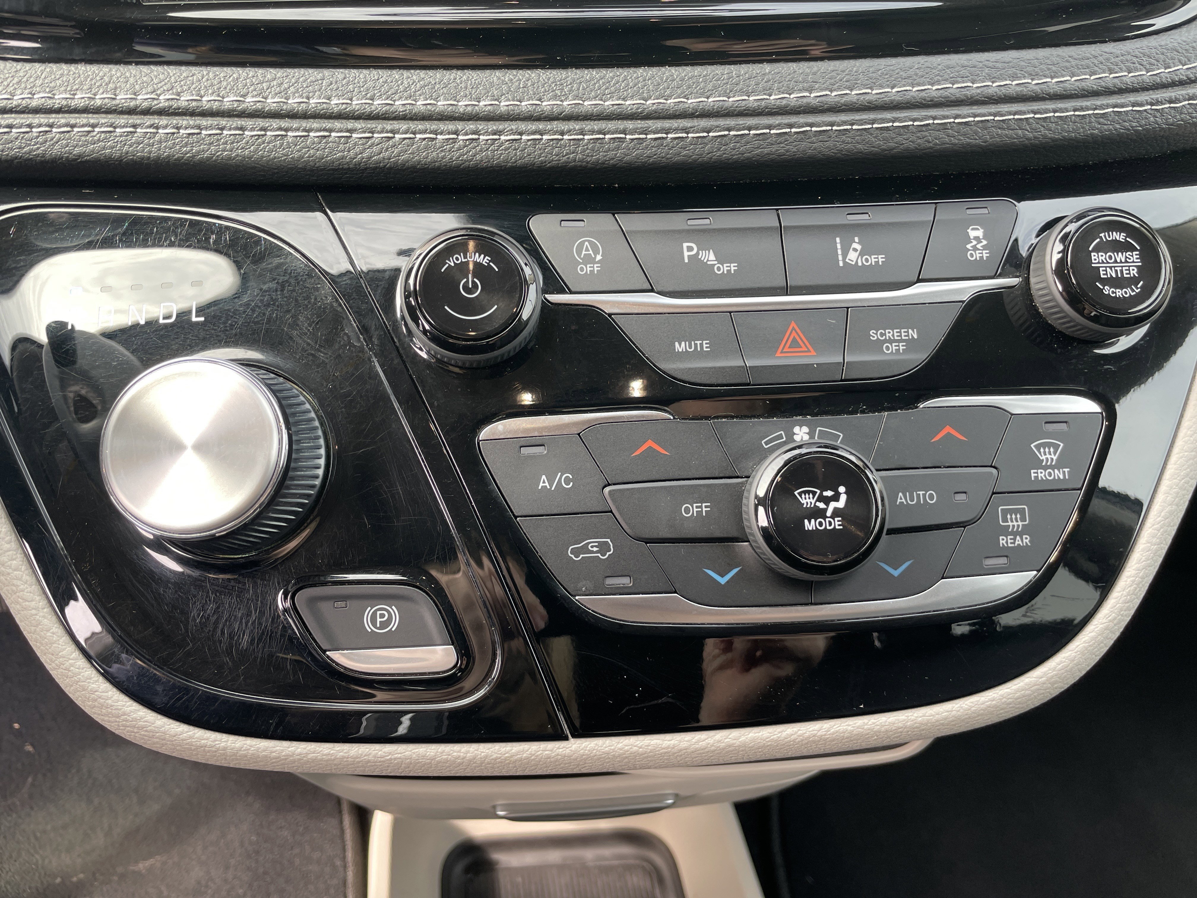 Used 2022 Chrysler Pacifica Touring-L image 43