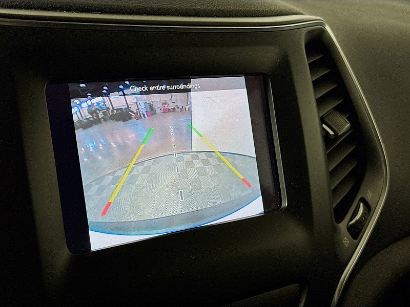 Used 2019 Jeep Cherokee Latitude Plus w/ Cold Weather Group image 15