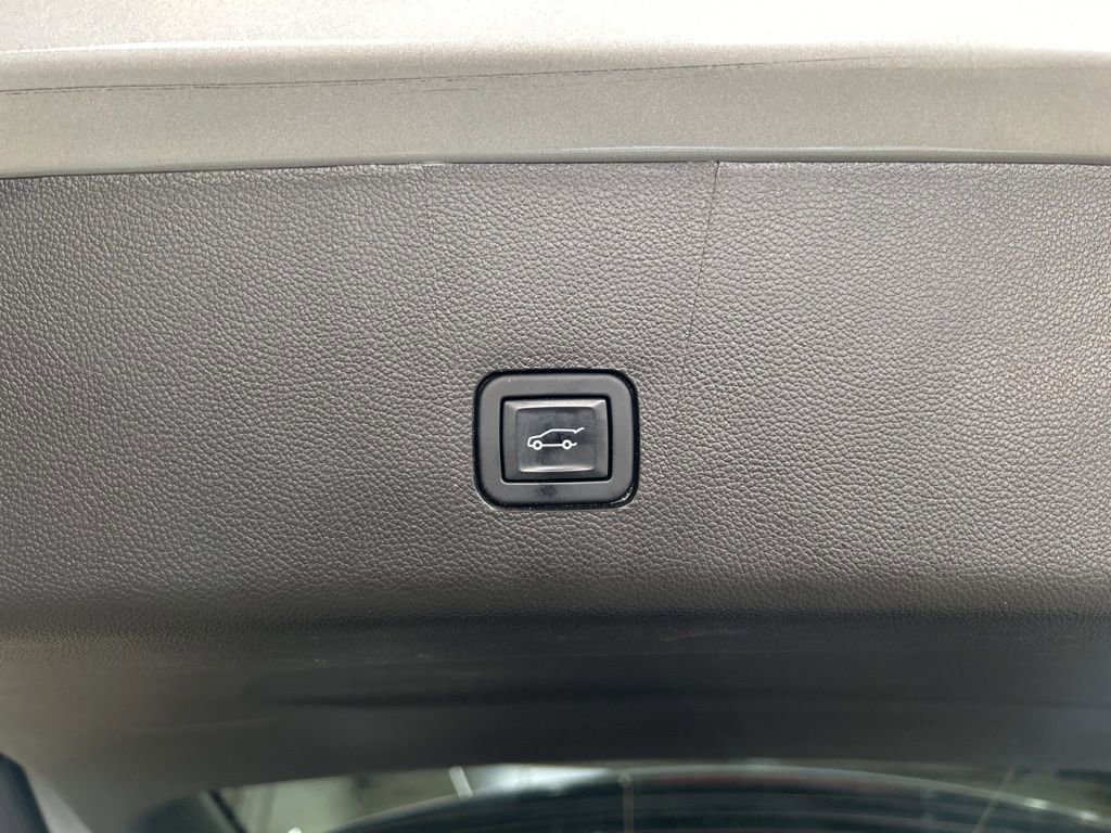 Used 2022 Chevrolet Traverse High Country image 11